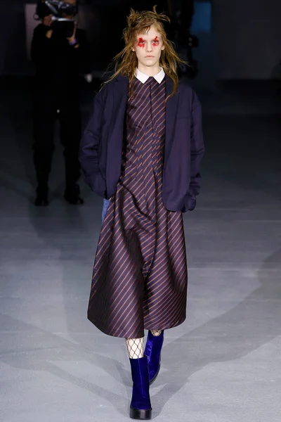 Look 17